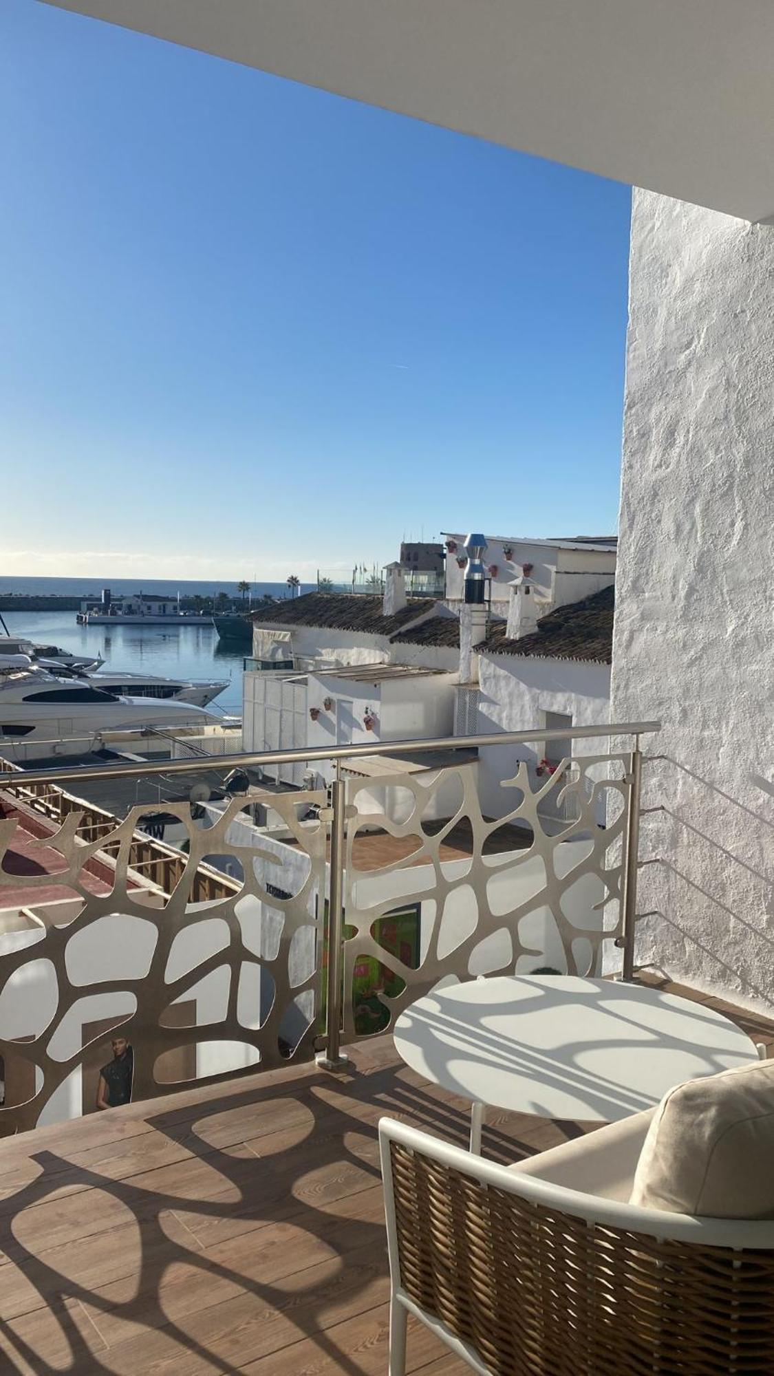 Casa Clock House Banus *